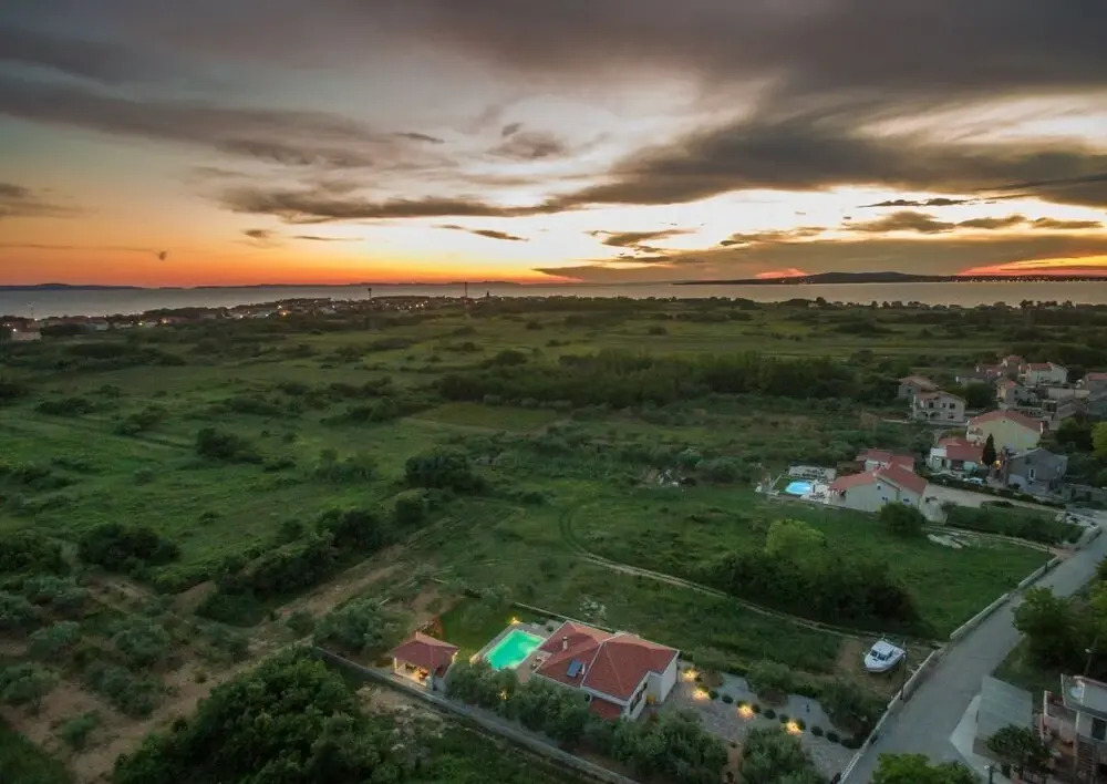 Villa Mia with heated pool, billiards and large garden - by TA Leut Agency