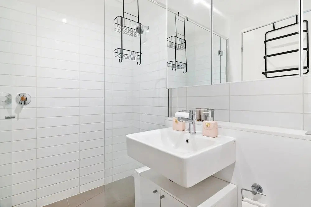 Bright 2-bed Home With Secure Parking