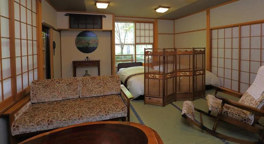 Petit Hotel Cest La Vie