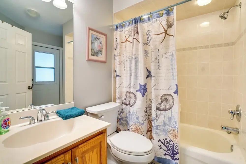Walk to Lake: Home w/ Screened Porch in Sebring!