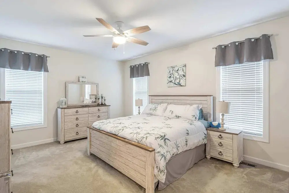 Wild Air Getaway For 12!