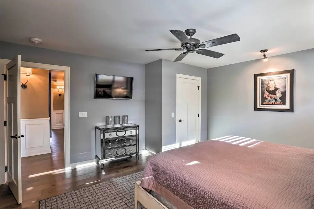 Main Street Strugis Apt w/ High-end Features