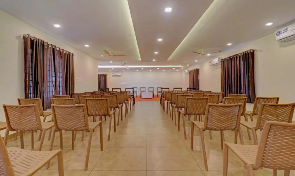 Treebo Golden Terminal Kochi Airport With Swimming Pool
