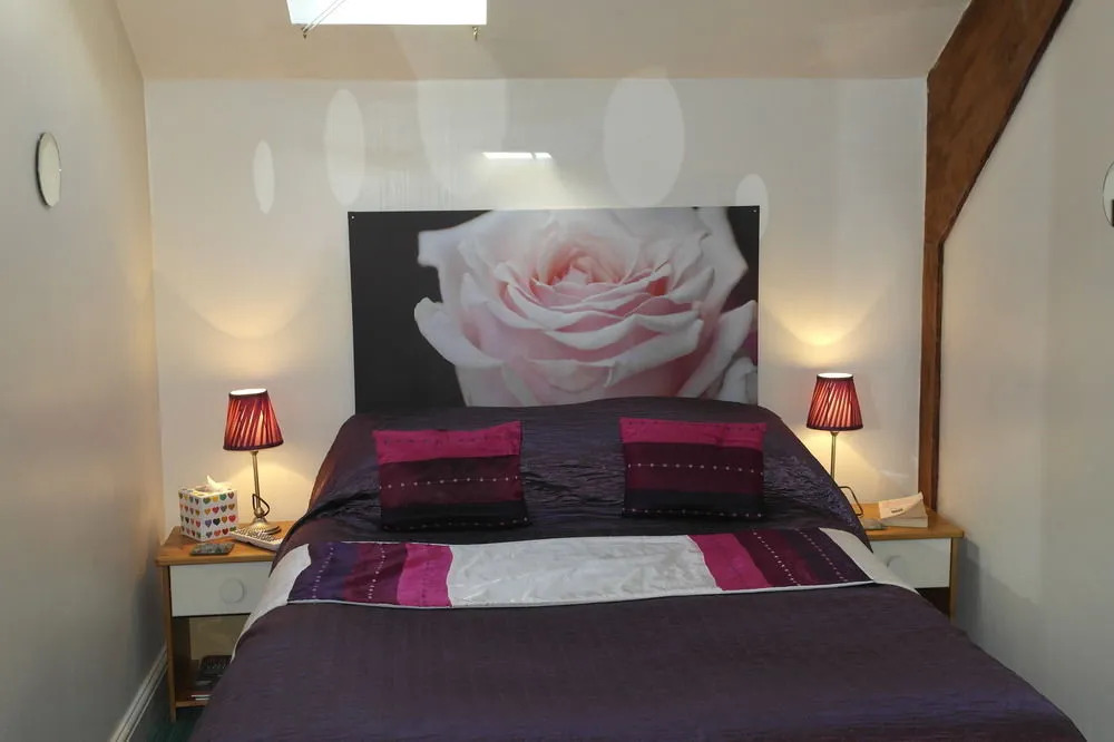 The Crown Lodge Bar Bed & Breakfast