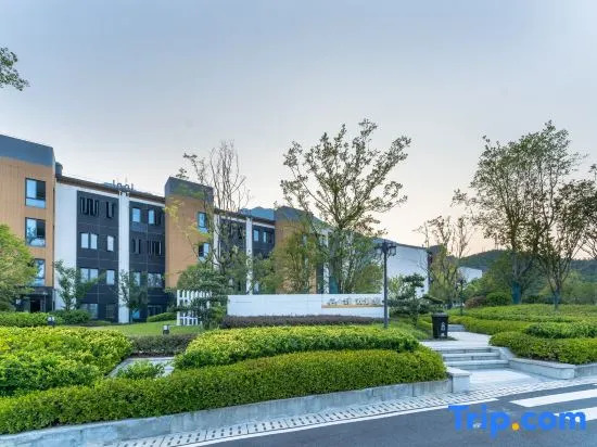 Anji Mujing Light Luxury Holiday Apartment
