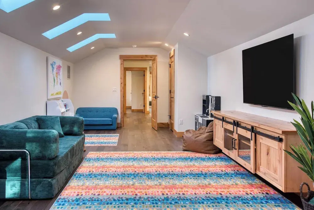 Spring River Retreat by Avantstay Lakefront Luxury w/ Hot Tub, Game Room & Near Bend