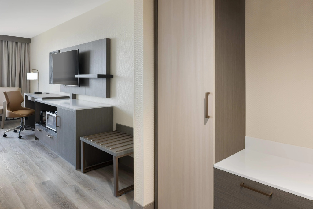 Ramada Plaza by Wyndham Orlando Resort & Suites Intl Drive - Newly Renovated