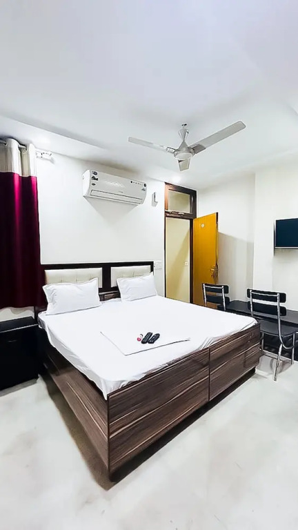 Roomshala 142 Bed Chamber South ex