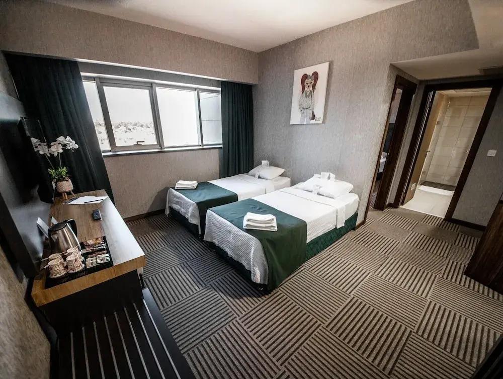 Qayser Deluxe Hotel