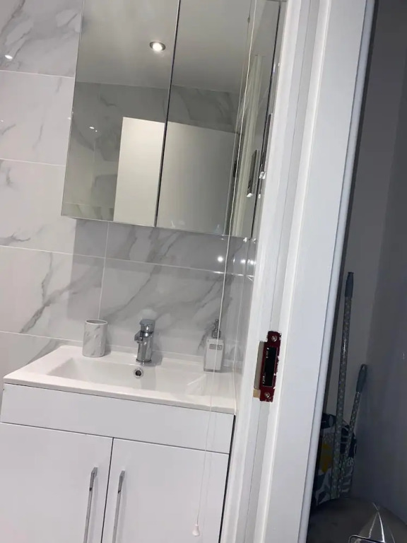 Fresh and Modern 2 Bed Flat Birmingham
