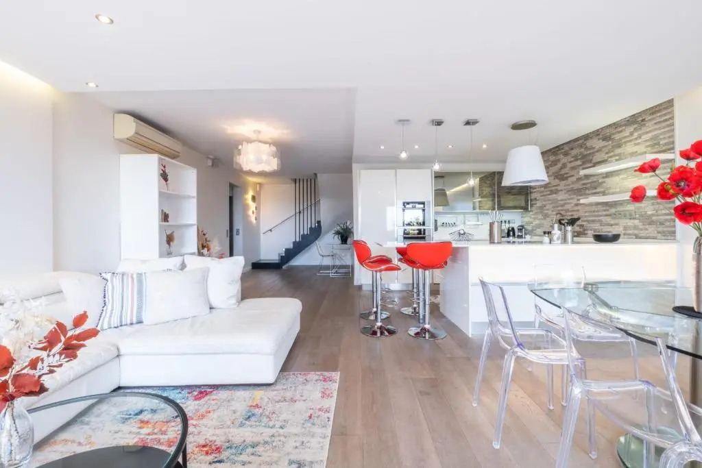 SERRENDY PENTHOUSE STYLE HOUSE Swimming pool and absolute calm!