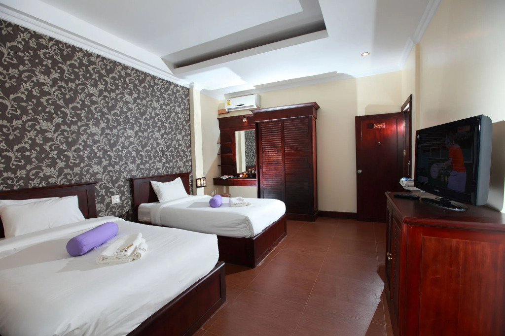 Seasons Riverside Hotel