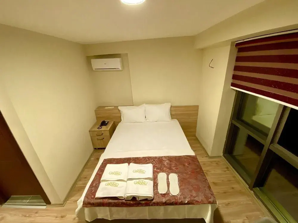 grand life hotel