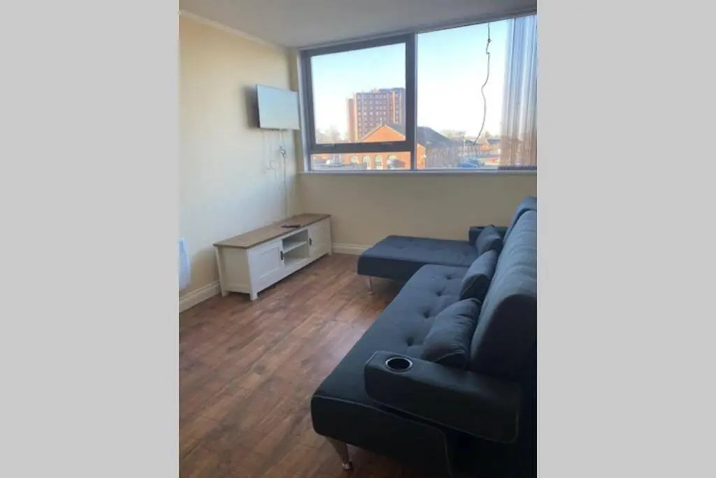 3 Bed Contemporary Crewe apartment