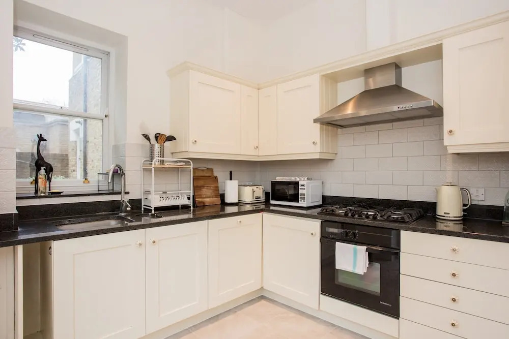 Spacious 2 Bedroom Flat With Garden