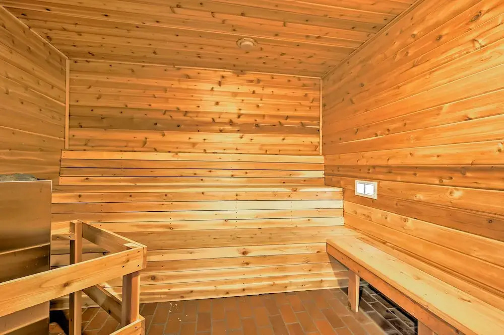 Silverthorne Condo: Patio, Mtn Views, Pool Access!