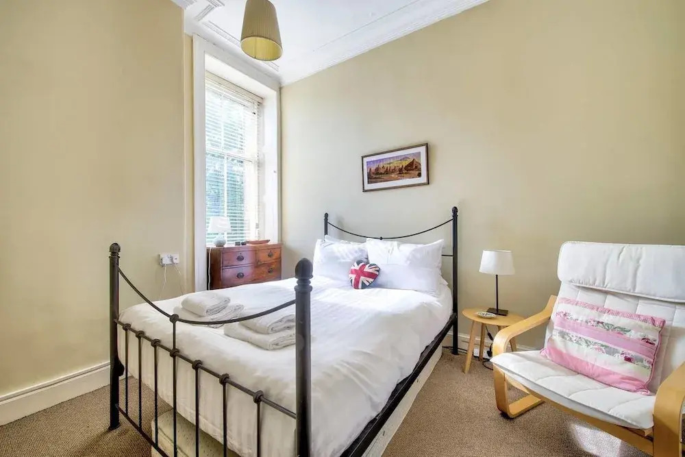 Lovely and Spacious 2BR Home on Comiston Road