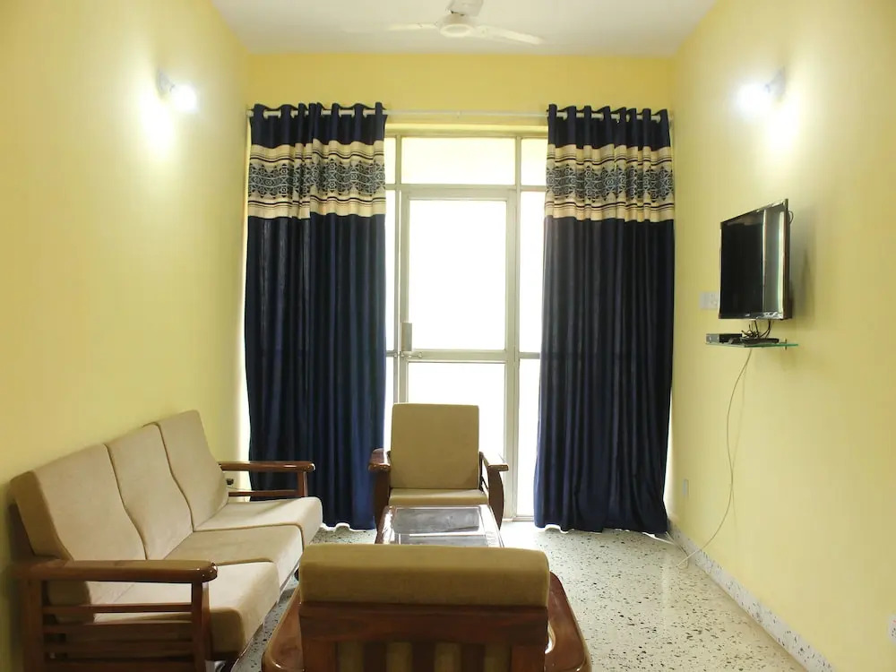 OYO 9280 Home 2 BHK Miramar Beach