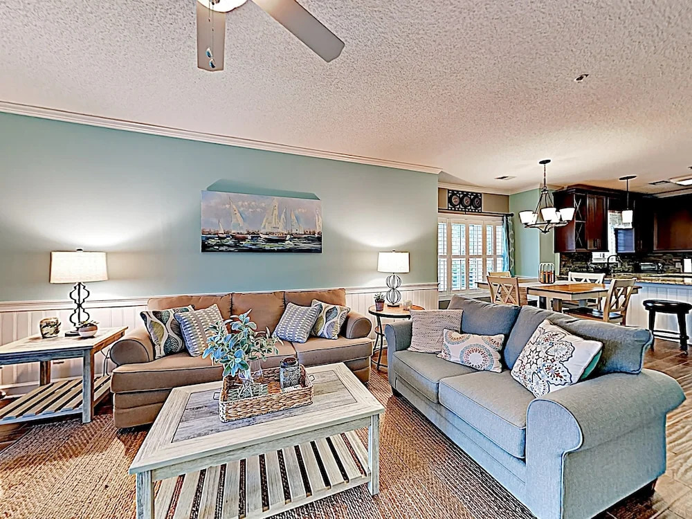 New Listing! Pristine Condo W/ Pool & Patio Condo