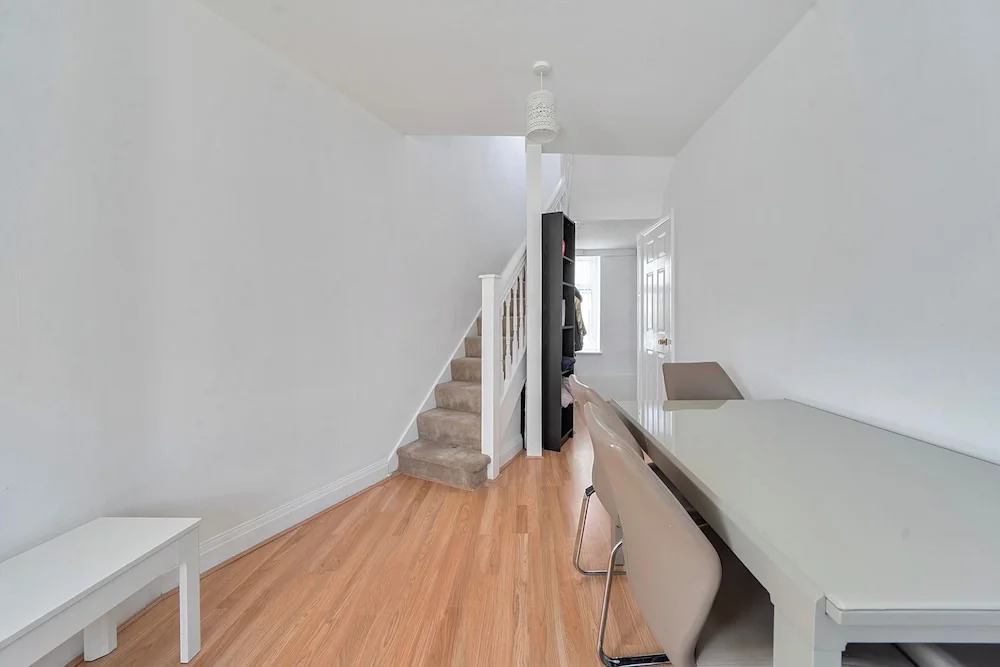Near Airport - Pets - Parking - Wifi - Sleeps 2