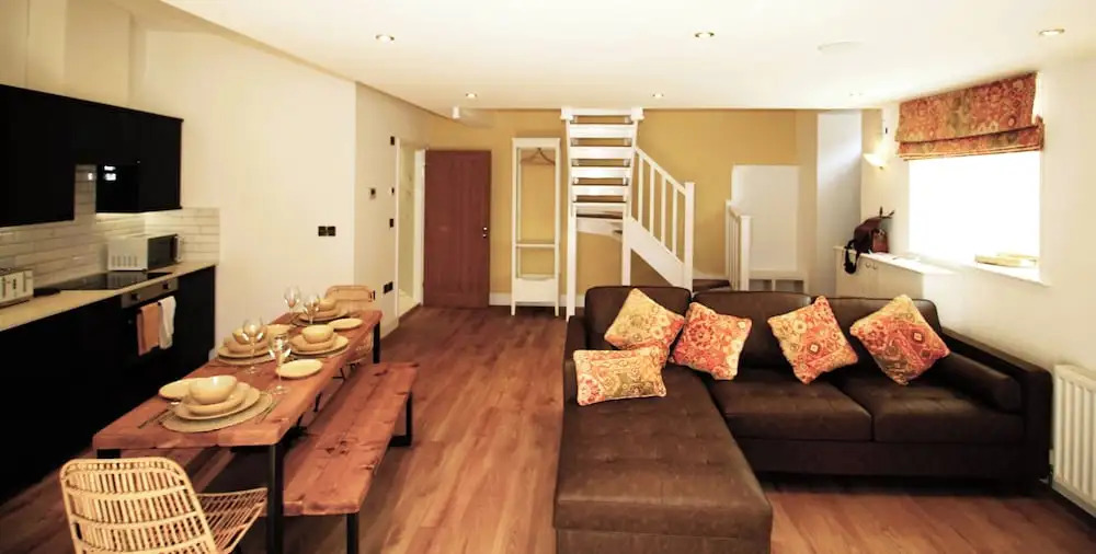 Newly Refurbished Cottage - Sleeps 4 - Central