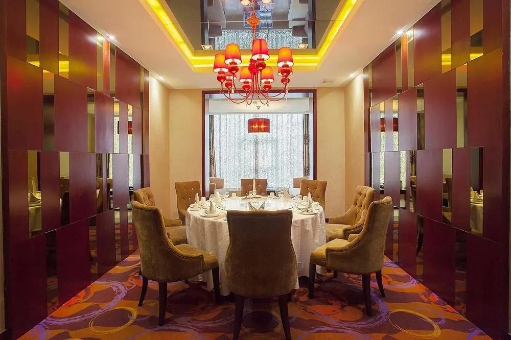 Rongcheng Celebrity Hotel High Speed Rail Station Shop