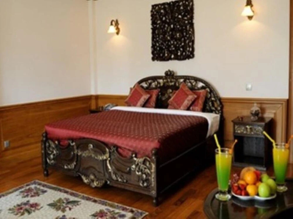 Royal Reward Resort
