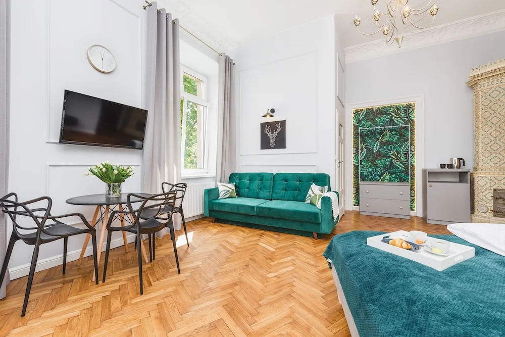 Travelers Best Choice - Old Town Guesthouse - by Upstairs
