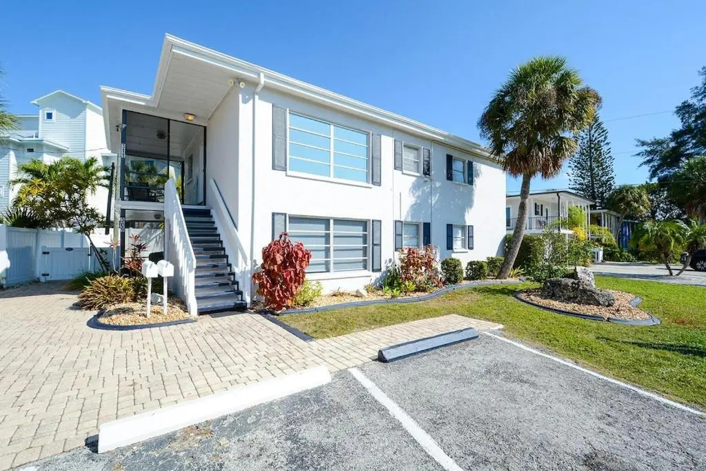 Canal 309 - Right in Siesta Key Village!