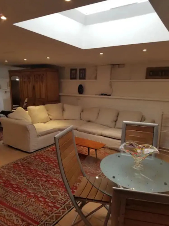 Spacious Studio Apartment in Brighton