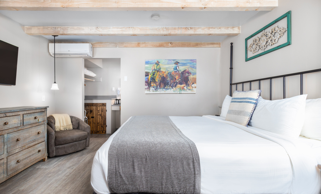 Sky Ranch Lodge