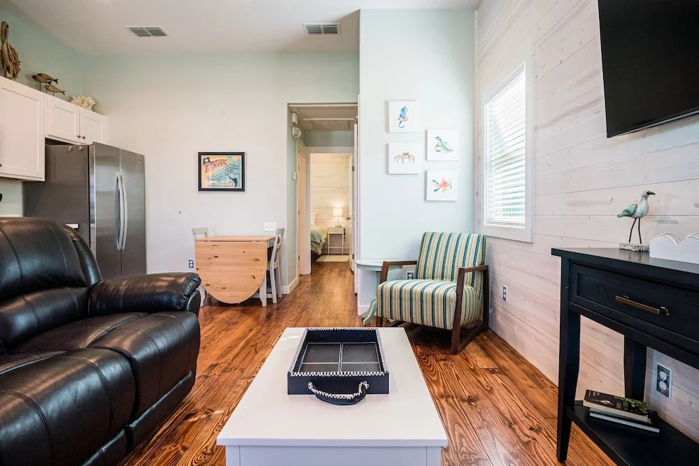 Turquoise Treehouse 2 Bedroom Home