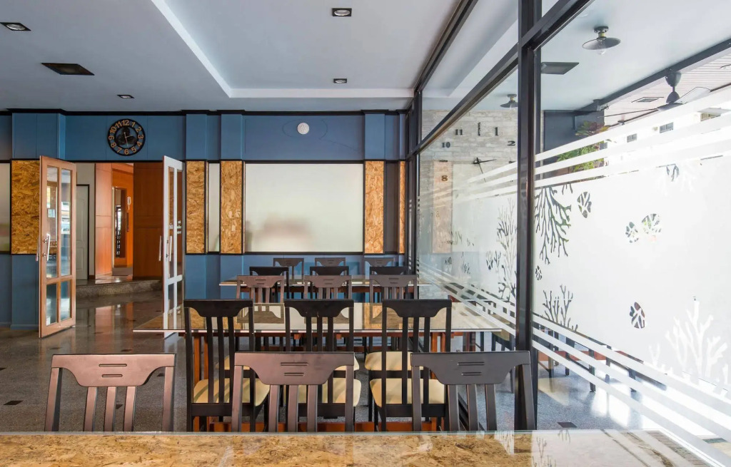 Amity Poshtel