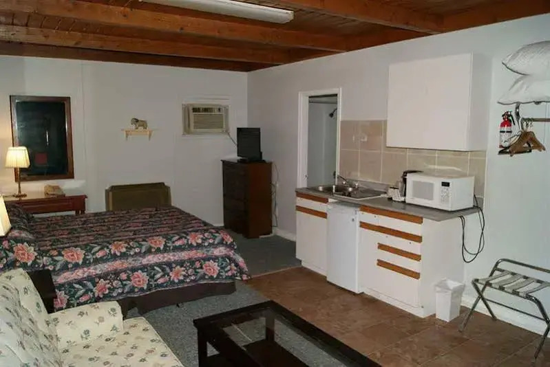 Kootenay Country Inn