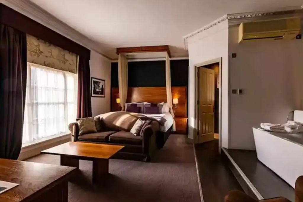 Rose And Crown Hotel