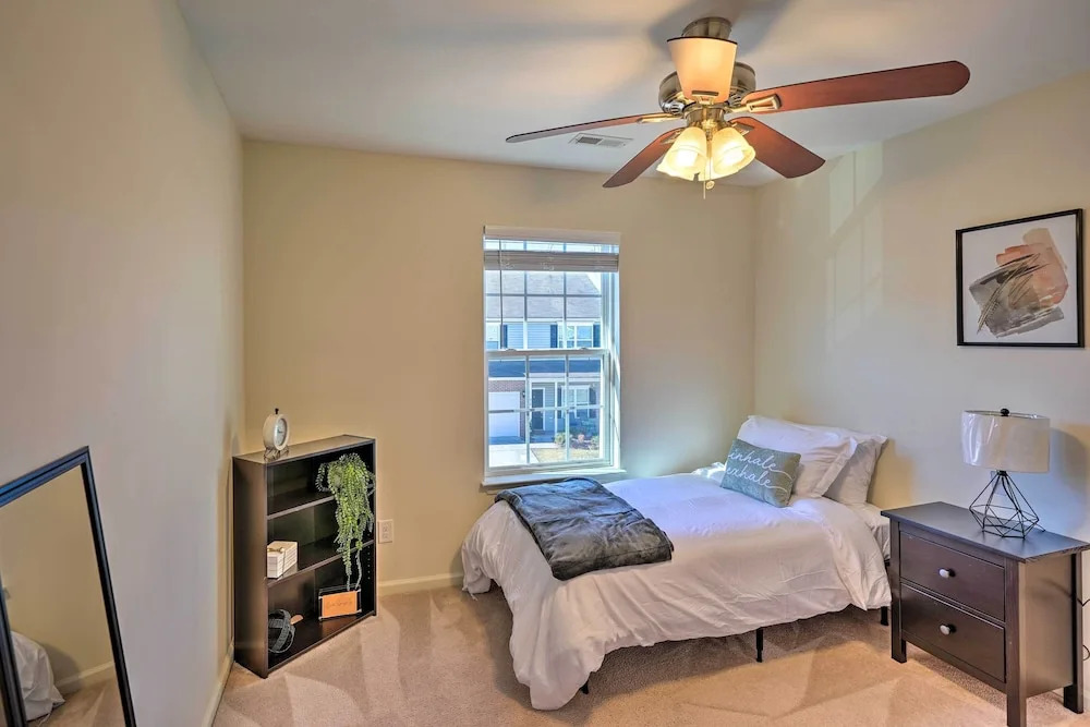 Charming Greensboro Townhouse With Back Patio!