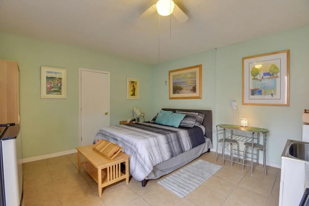 Convenient Sarasota Studio w/ Lush Backyard!