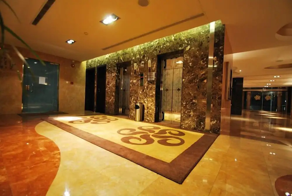 Peninsula Suites
