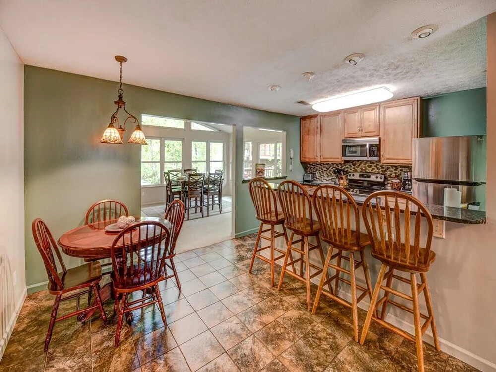 River Cottage 3 Bedroom Downtown Home with Hot Tub