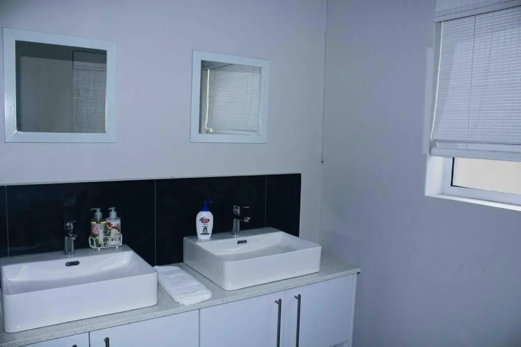 Cheerful 3- bedroom residential home with pool
