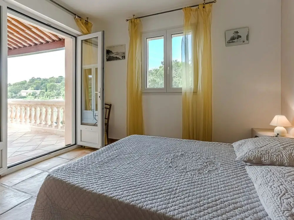 Mediterranean Home With Private Pool and Summer Kitchen, 800m From the Beach
