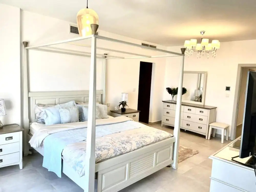Jbr Sea View Captivating 4-bed Apartment in Dubai