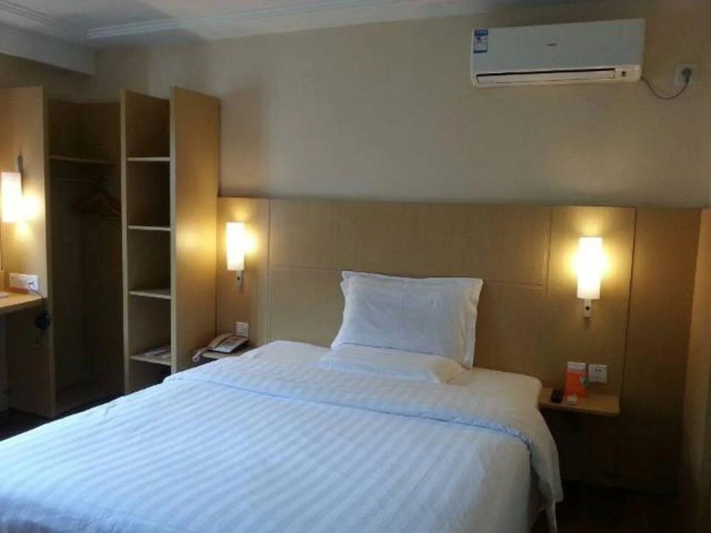 7Days Inn Shanghai Baoshan Road Metro Station