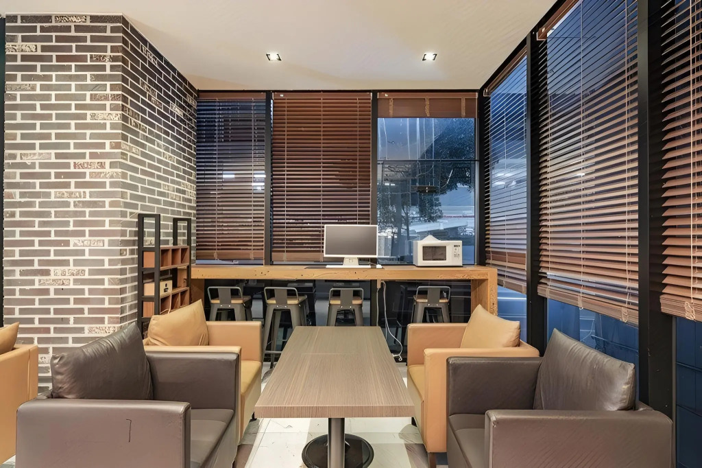 R B Business Hotel