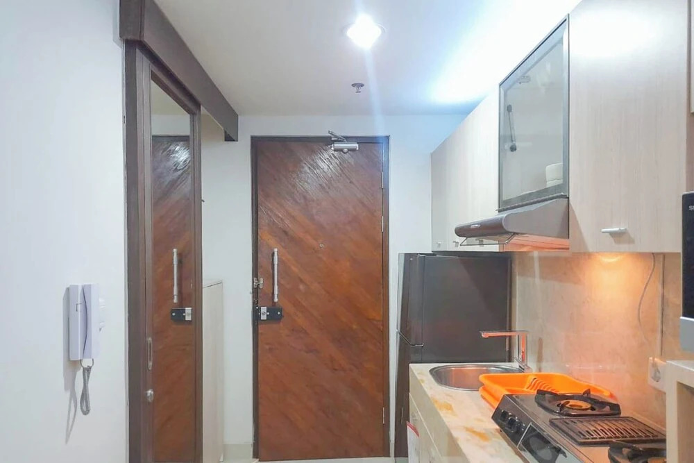 Best Homey and Modern Studio at Uttara The Icon Apartment By Travelio