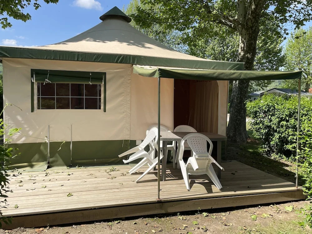 TONNEAU HERBERGEMENT INSOLITE AU CAMPING DES NIERES