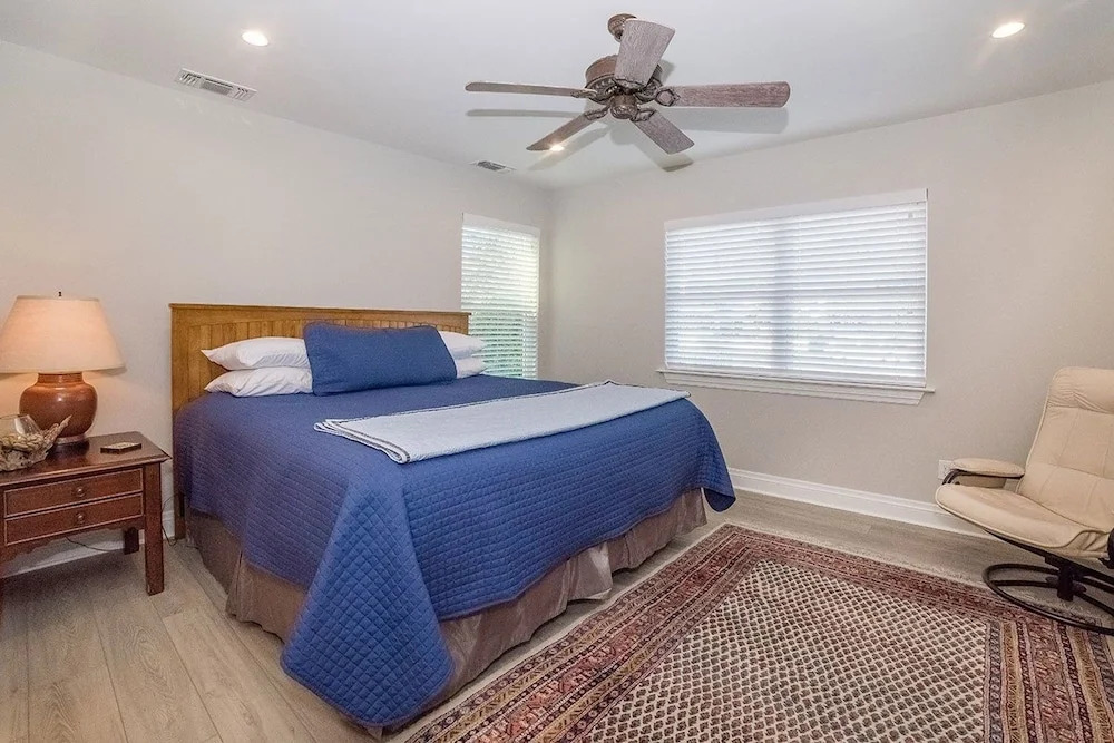 Anchorage Haus 3 Bedroom Home by RedAwning