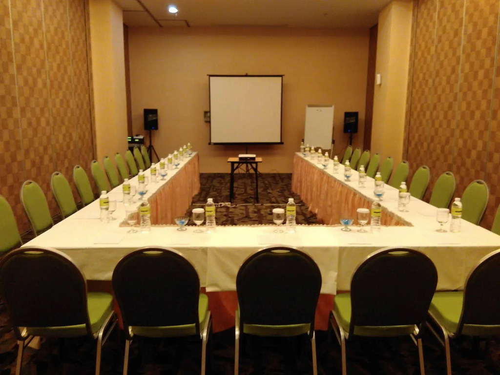 MaxOne Hotels at Pemuda