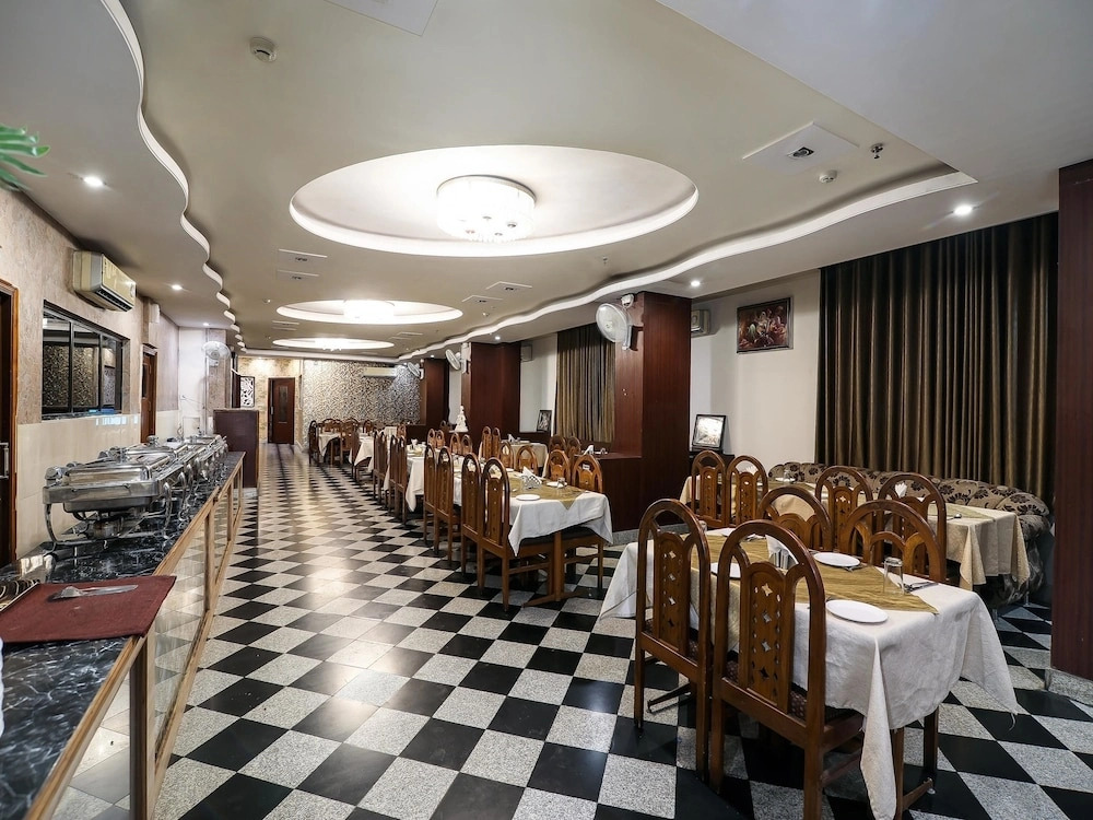 OYO 16050 Amer City Heritage Hotel