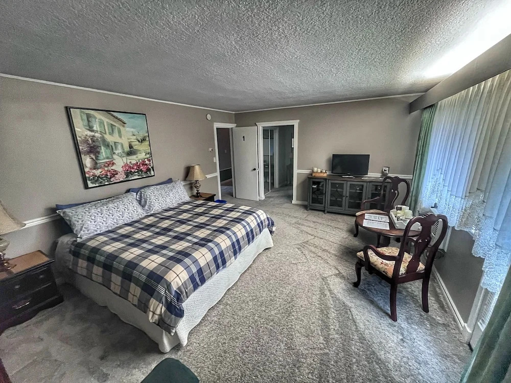 Sunny Shuswap B&B